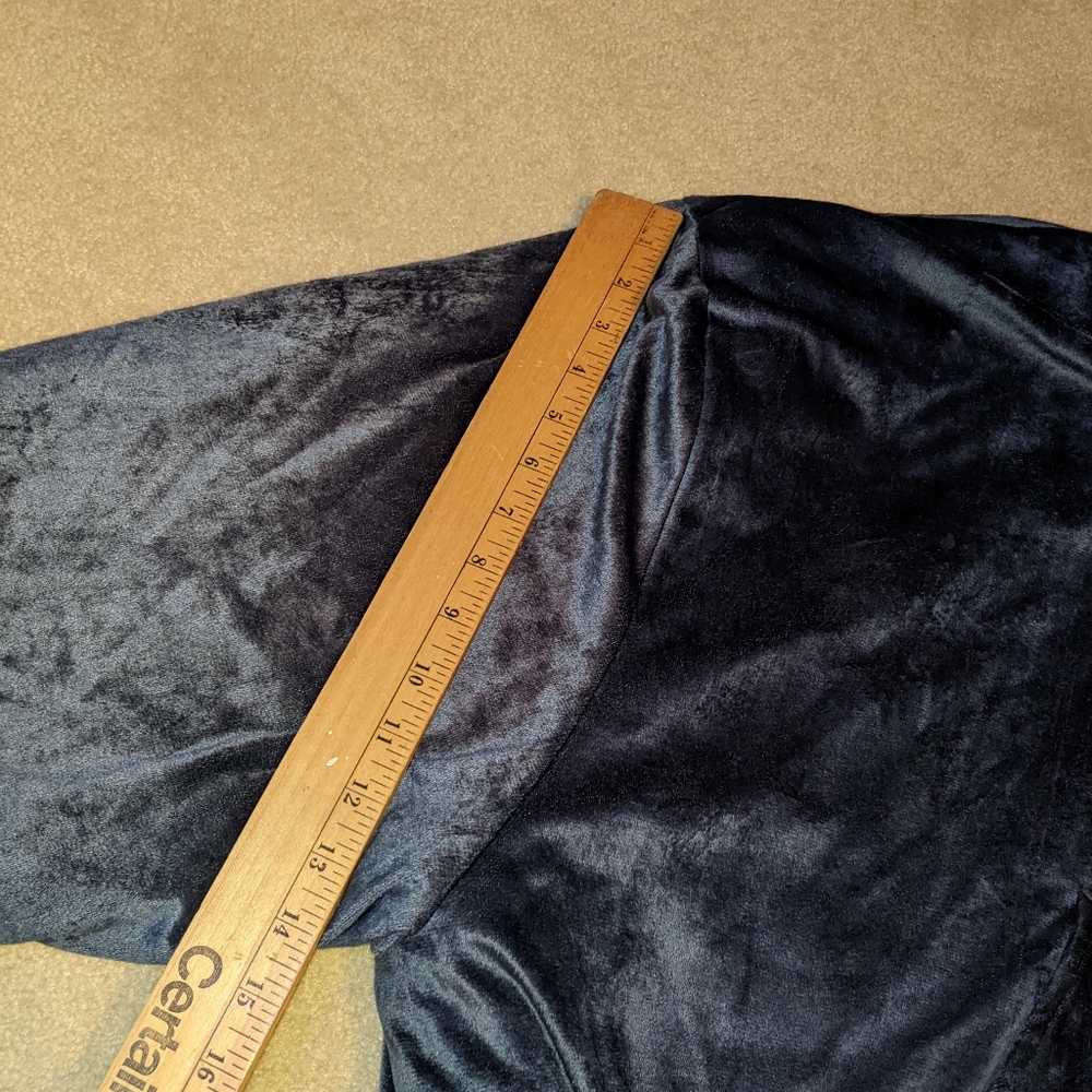 NWOT The comfy original hoodie - Picture 9 of 15